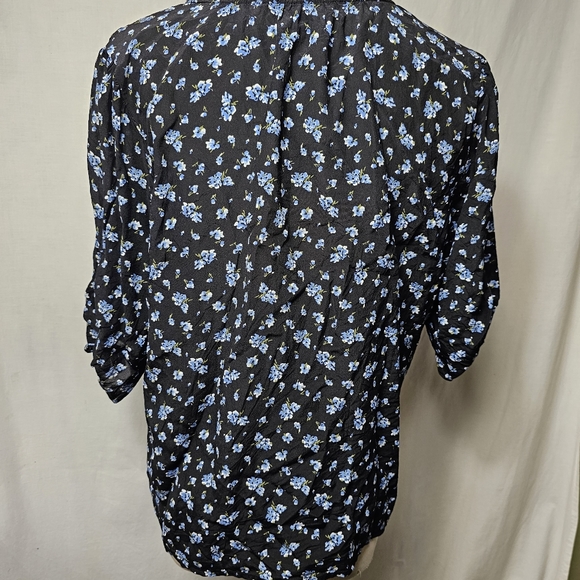 Madewell Womens Sz Medium Black Blue Floral 100% Silk Top Blouse Cinched Sleeve - Picture 5 of 8
